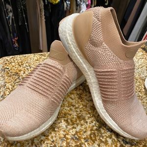 Nude lace less adidas